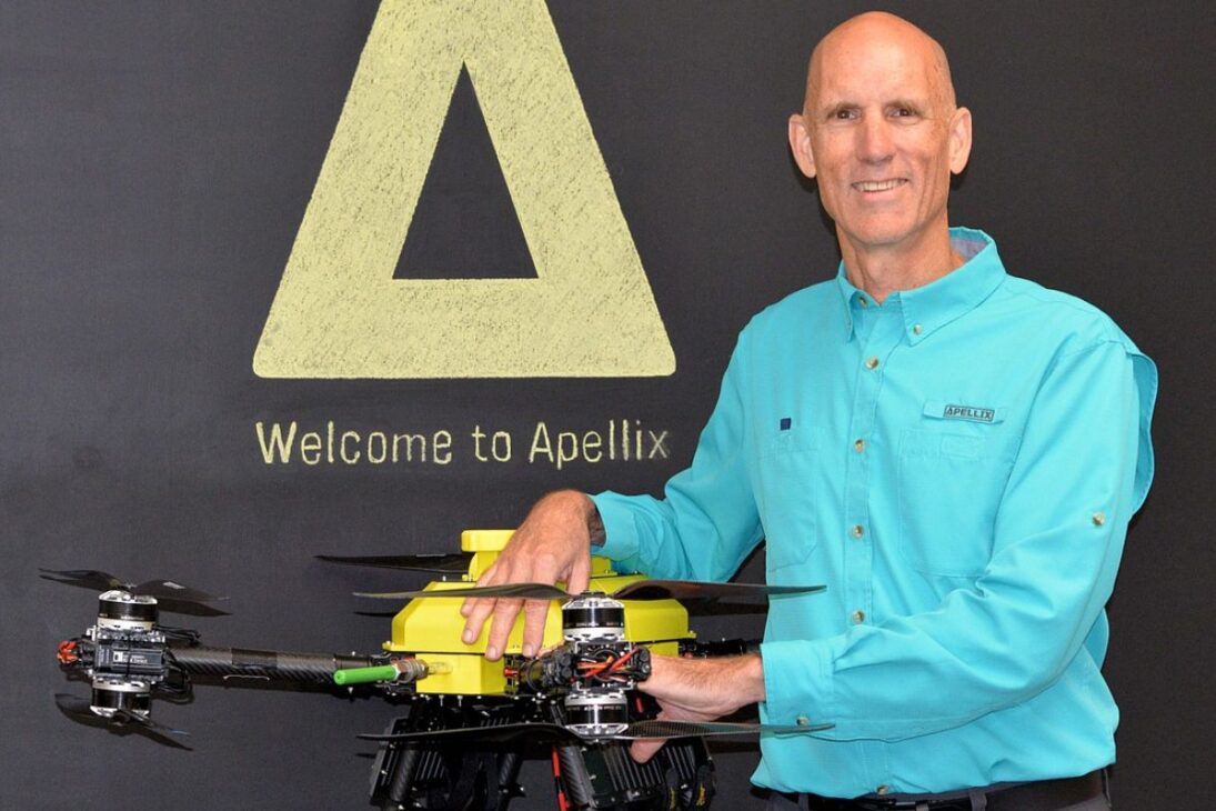 Drones que pintan edificios solos llegan para retirar andamios y reducir costos a la mitad