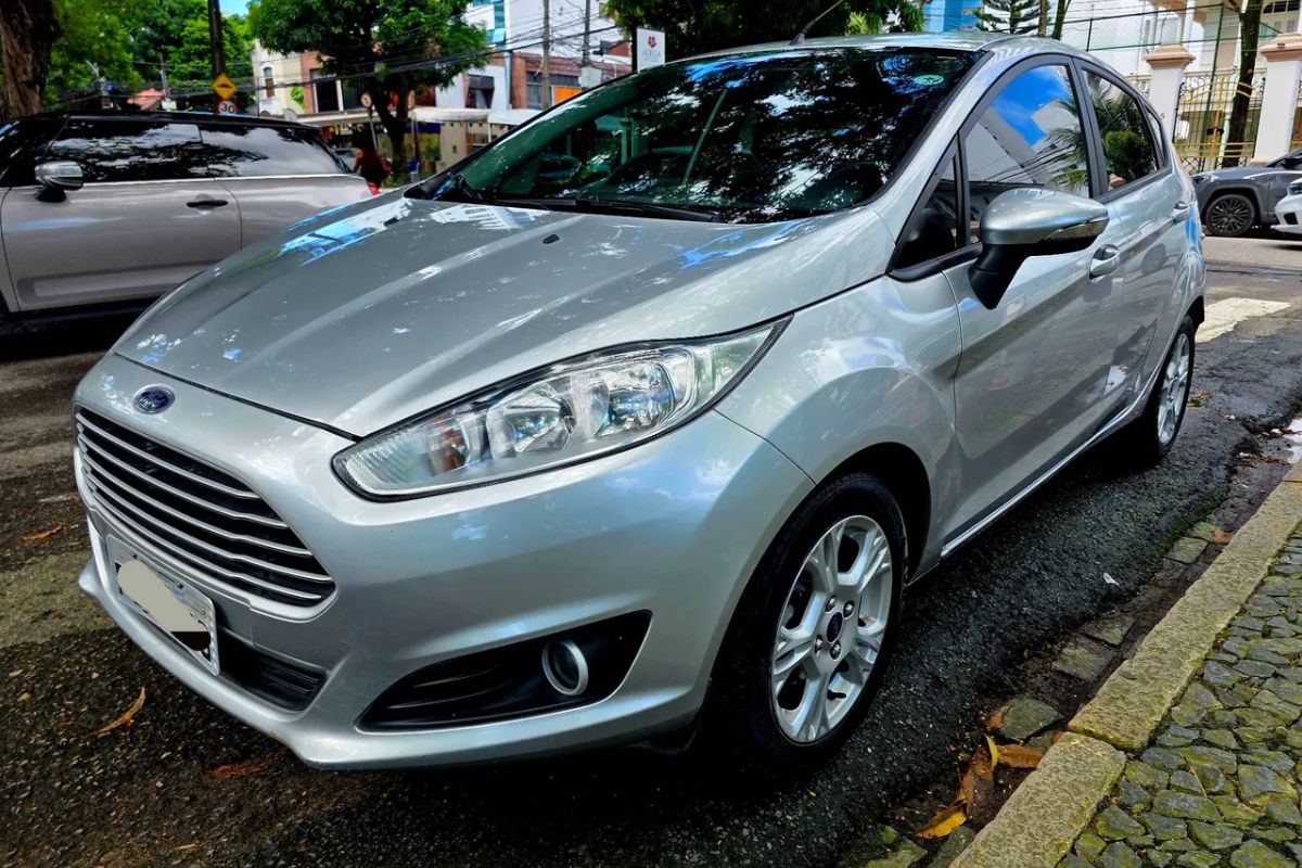 Carros bons e baratos que saíram do radar — mas continuam imbatíveis no custo-benefício