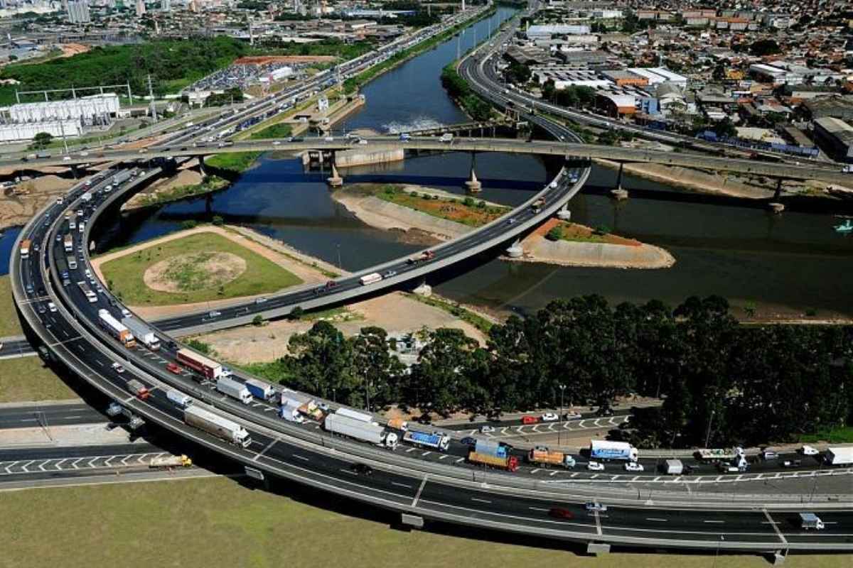 O Maior Complexo de Viadutos do Brasil: A História do "Cebolão", o Gigante de Concreto de São Paulo