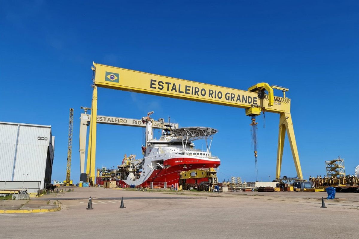 O gigante adormecido: a história do maior dique seco para construção naval do Brasil