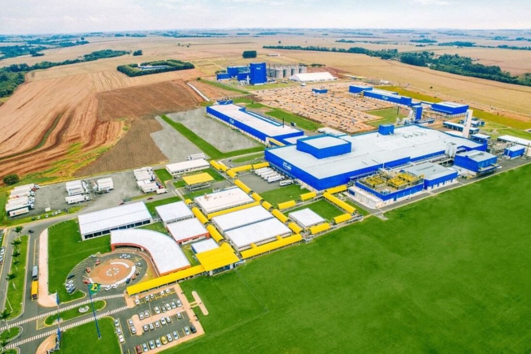 Este frigorífico de bovinos va a sacrificar 4.400 cabezas por día, recibió inversión de R$ 150 millones y ya recibió el aval del presidente