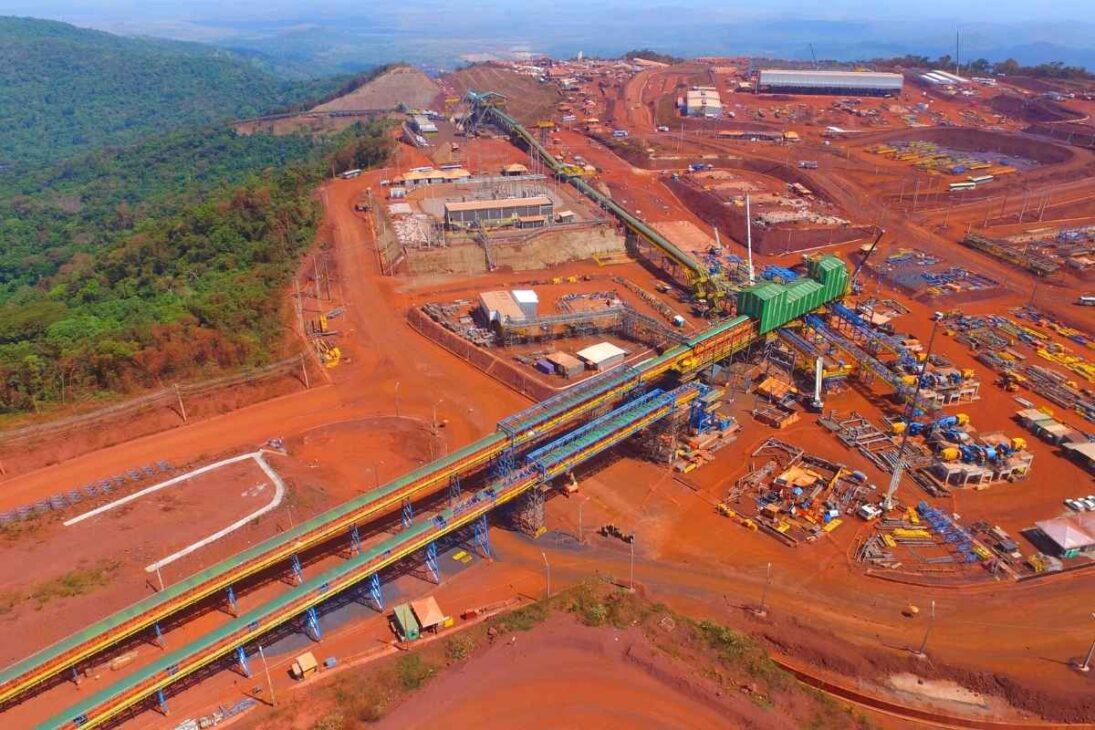 Exportadora de minerales brasileña tiene una ferrovía propia de 892 km, cruza la Amazonía y opera la mayor mina a cielo abierto del mundo
