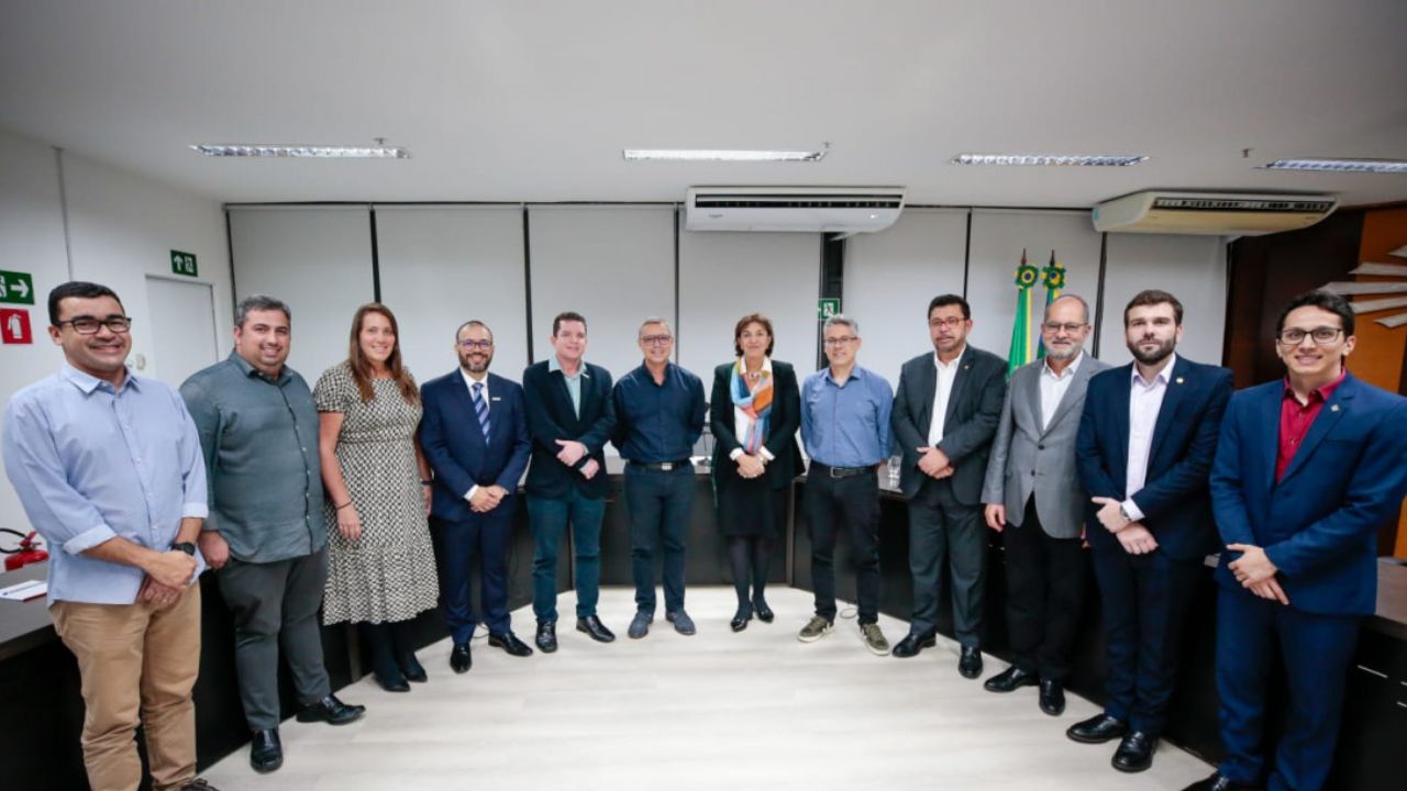 Governo de Sergipe e Petrobras alinham investimentos no setor de petróleo e gás. Projeto SEAP pode transformar a economia do estado com produção recorde e geração de empregos.