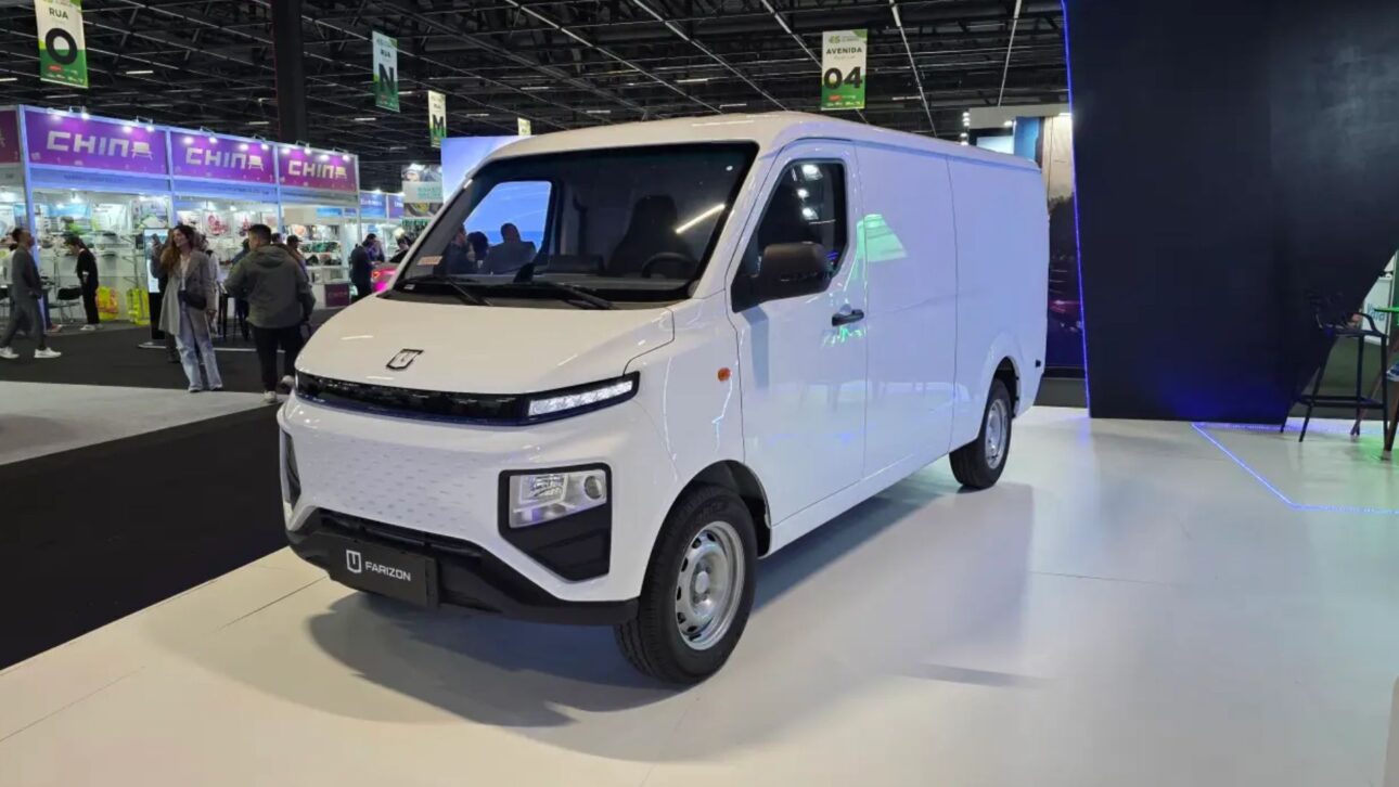 Farizon debuta en Brasil con furgonetas y camión eléctricos, destacando autonomía, carga útil y recarga rápida. El lanzamiento es en septiembre.