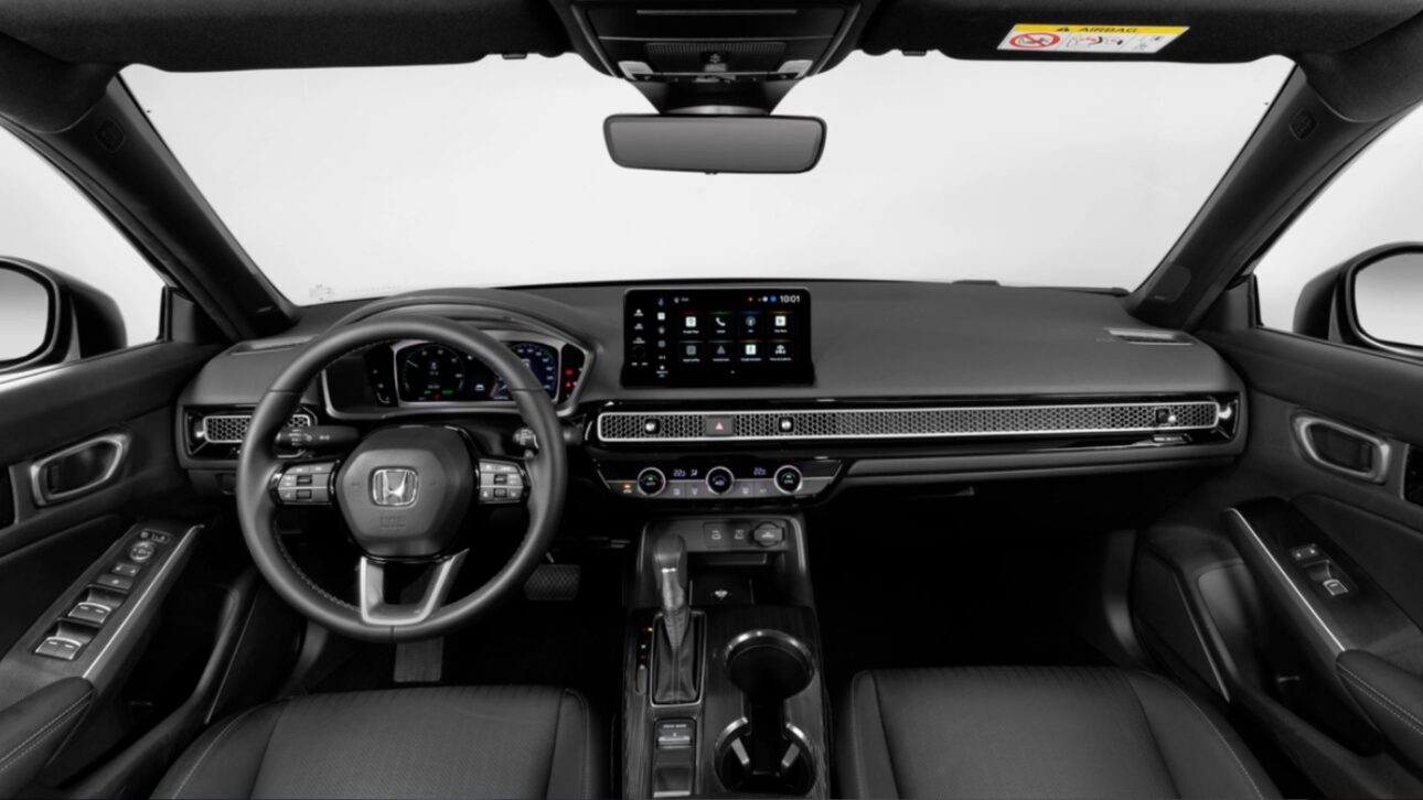 Nuevo Honda Civic 2026 estrena en Brasil con motor híbrido, autonomía superior a 1.000 km, nueva central con Google y precio mantenido.