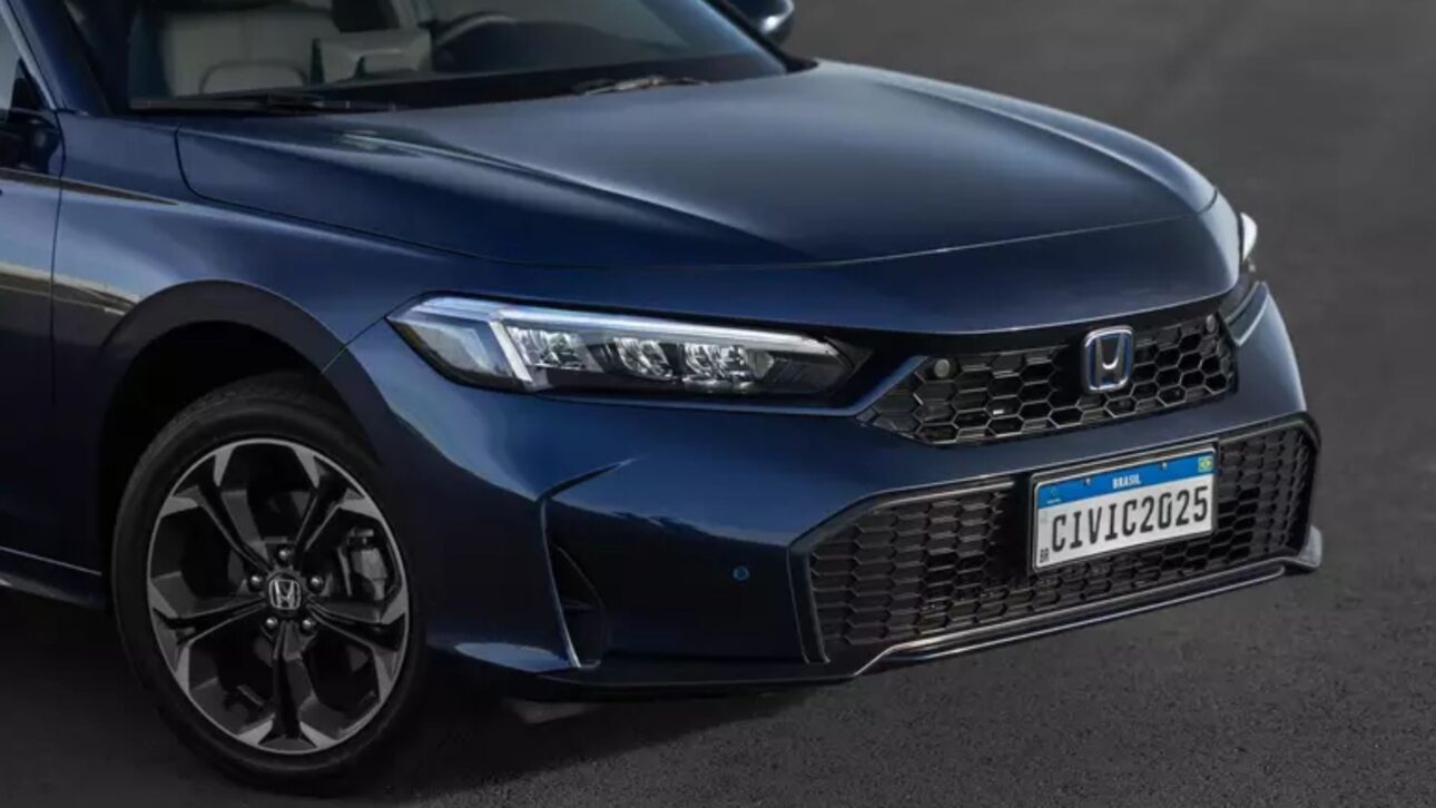 Nuevo Honda Civic 2026 estrena en Brasil con motor híbrido, autonomía superior a 1.000 km, nueva central con Google y precio mantenido.