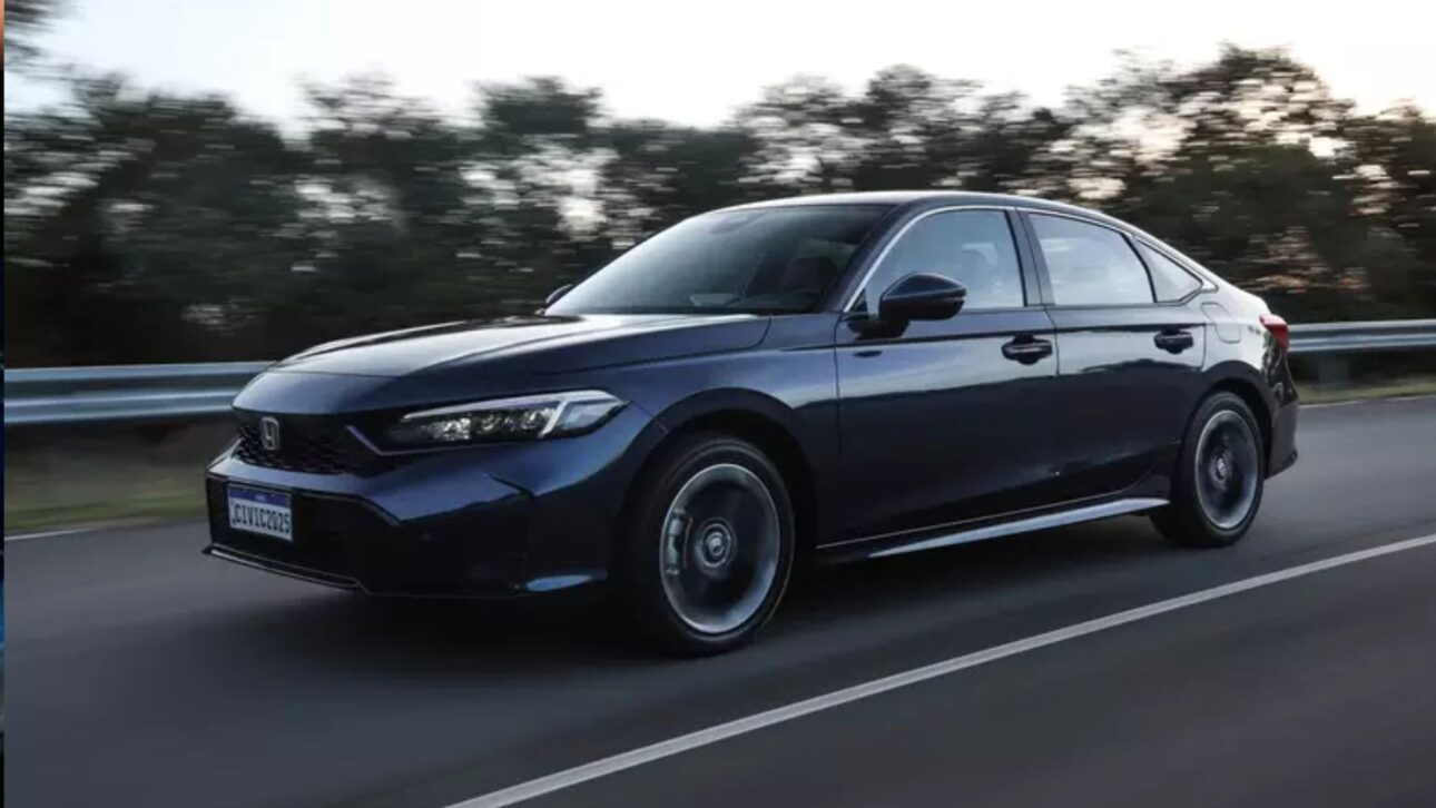Nuevo Honda Civic 2026 estrena en Brasil con motor híbrido, autonomía superior a 1.000 km, nueva central con Google y precio mantenido.