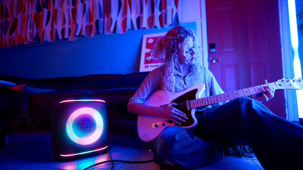 JBL Lanza la PartyBox Encore 2 en Brasil con Sonido Potente, Batería Removible y Micrófonos Inalámbricos. Ideal para Fiestas y Eventos.