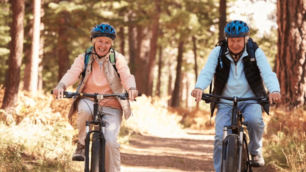 Descubra cómo el ciclismo puede transformar la salud, autonomía y bienestar tras los 60 años. Vea consejos seguros para comenzar y beneficiarse.