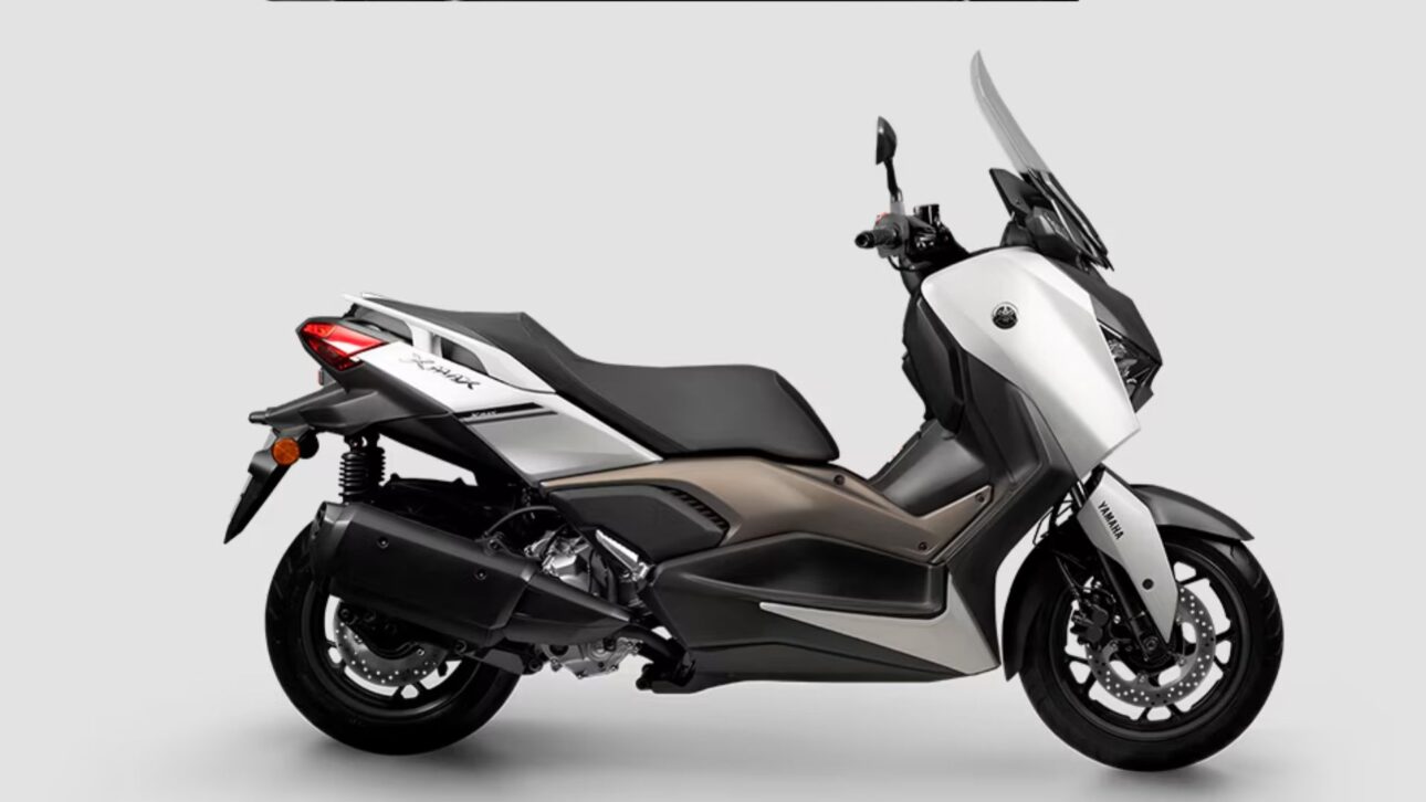 Yamaha XMAX 250 2025 trae panel digital, 31 km/l de consumo, motor Blue Core, autonomía de 400 km y conectividad en el segmento premium.