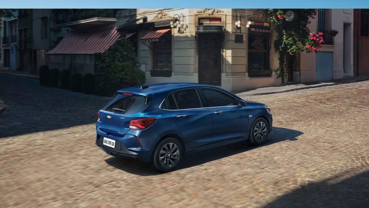 Chevrolet Onix 2026 estrena con facelift, motor turbo actualizado, más tecnología, nuevo acabado y mantiene precio competitivo en el mercado brasileño.