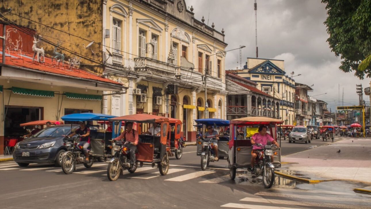 Descubre Iquitos, La Ciudad Más Grande Del Mundo Sin Conexión Terrestre, Ubicada En La Amazonía Peruana, Accesible Solo Por Avión O Barco.