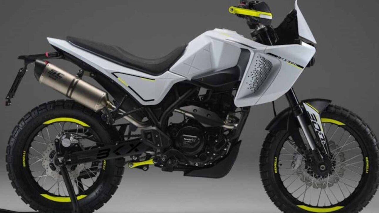 Conozca la Benelli BKX 300 2025, trail de 292 cc con panel TFT, ABS Bosch y suspensión de 180 mm, destaque entre motos adventure.