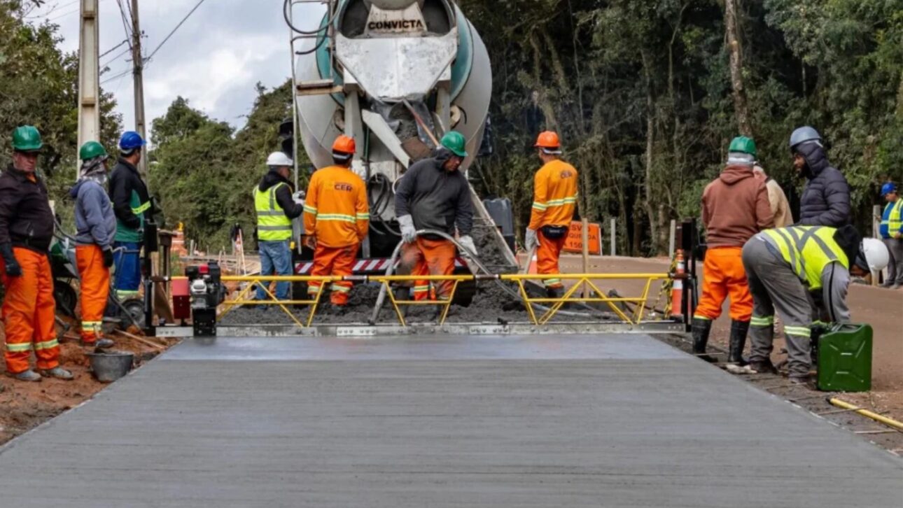 Paraná invierte en 500 km de carretera de concreto y R$ 3,1 mil millones, duplicando la vida útil de las carreteras y revolucionando la infraestructura logística.