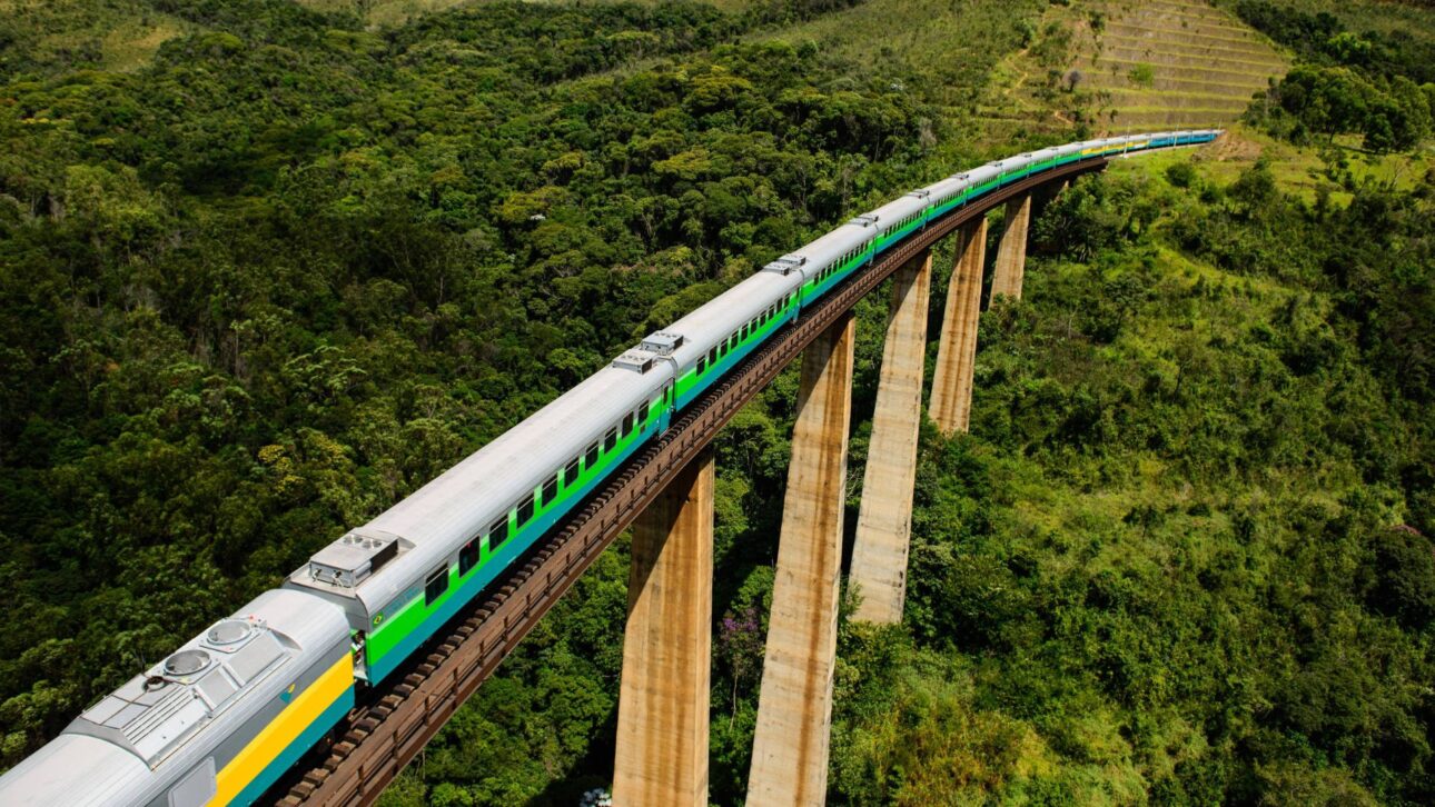 En Brasil existen pocos trenes de pasajeros, siendo uno de los ejemplos el que conecta Belo Horizonte con Vitória. (Imagen: reproducción)