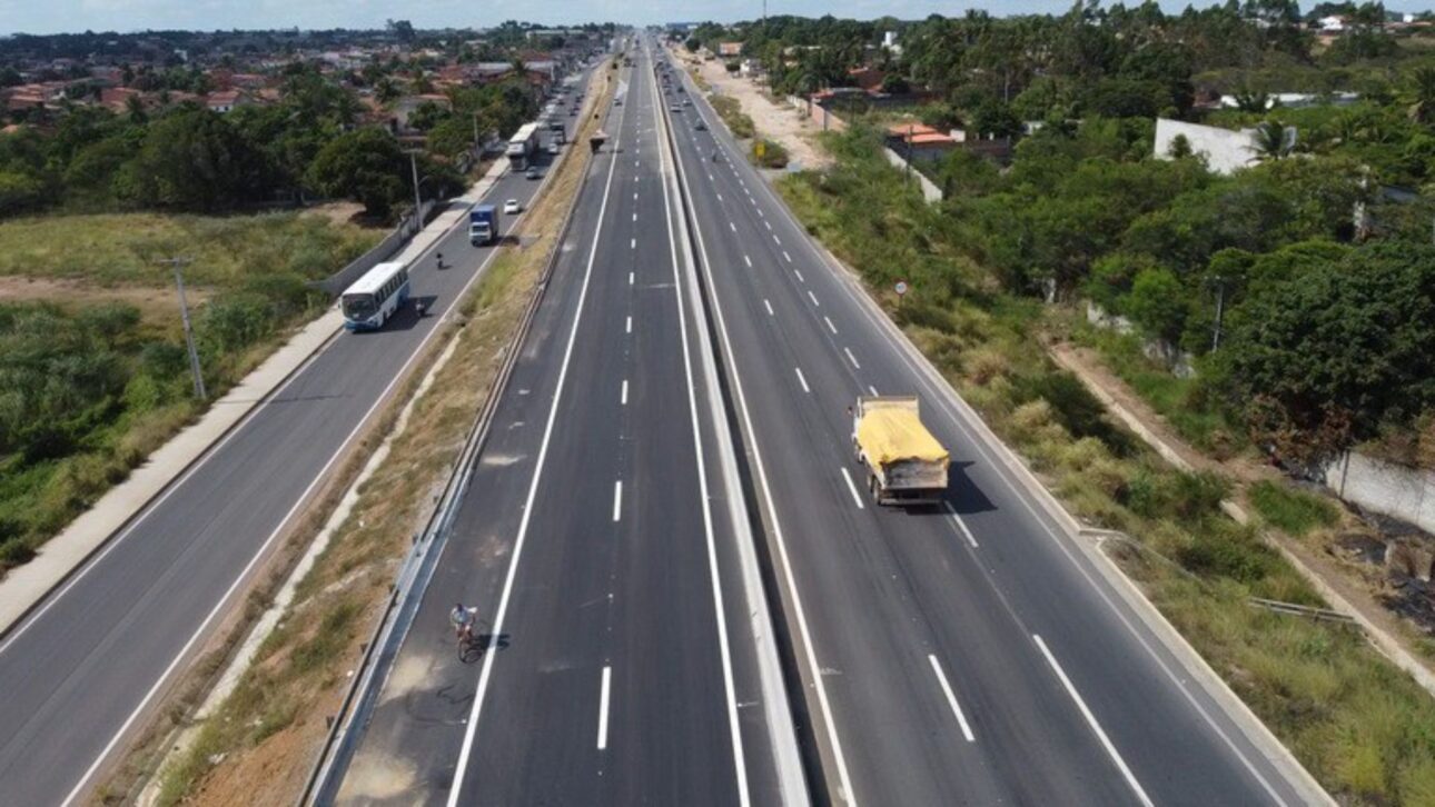 La duplicación de la BR-324 comienza en Feira de Santana y promete transformar la movilidad en Bahia. Vea los detalles de la inversión y del proyecto.