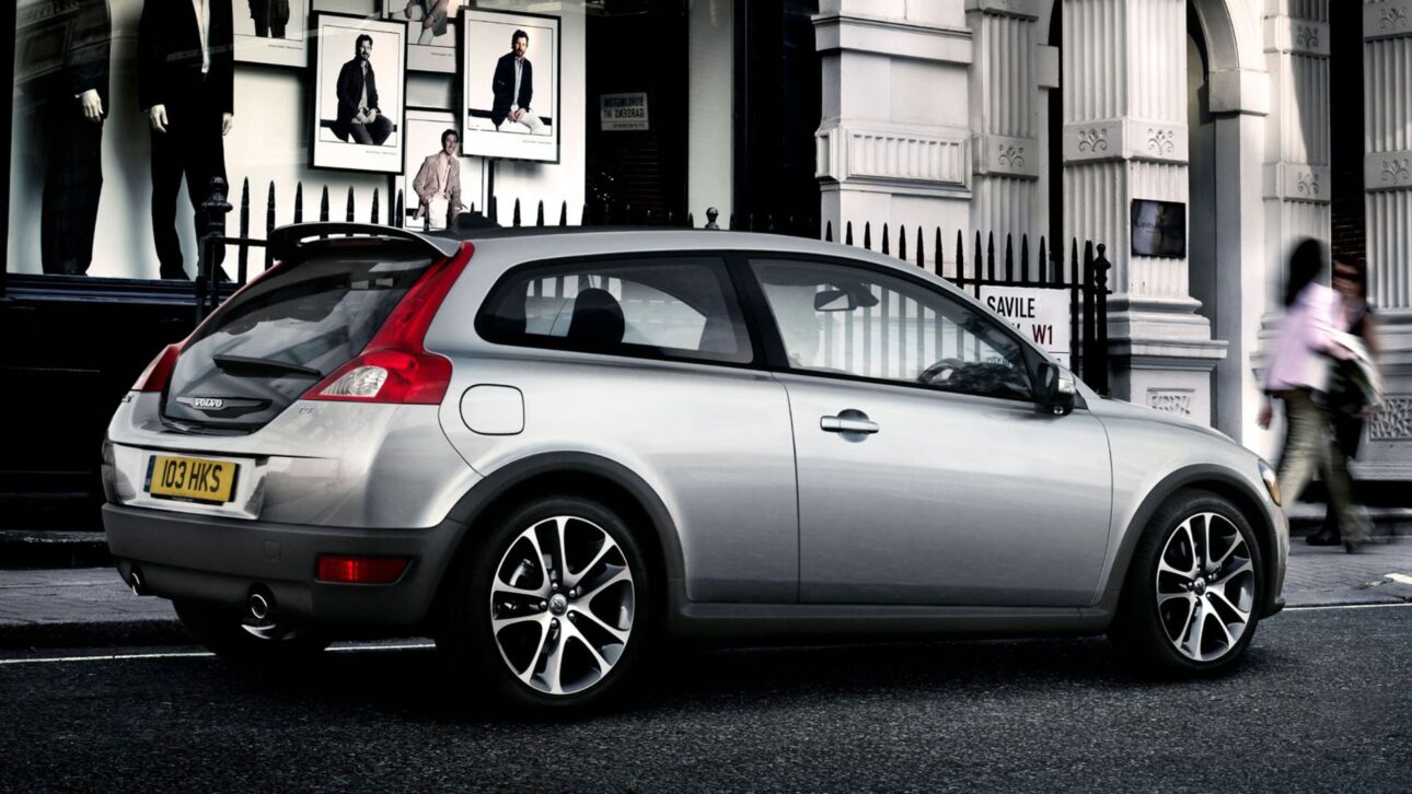 Coches automáticos hasta 50 mil: Volvo C30 - Diseño diferenciado y acabado premium hacen del Volvo C30 automático una elección única entre los seminuevos hasta 50 mil. (Imagen: divulgación)