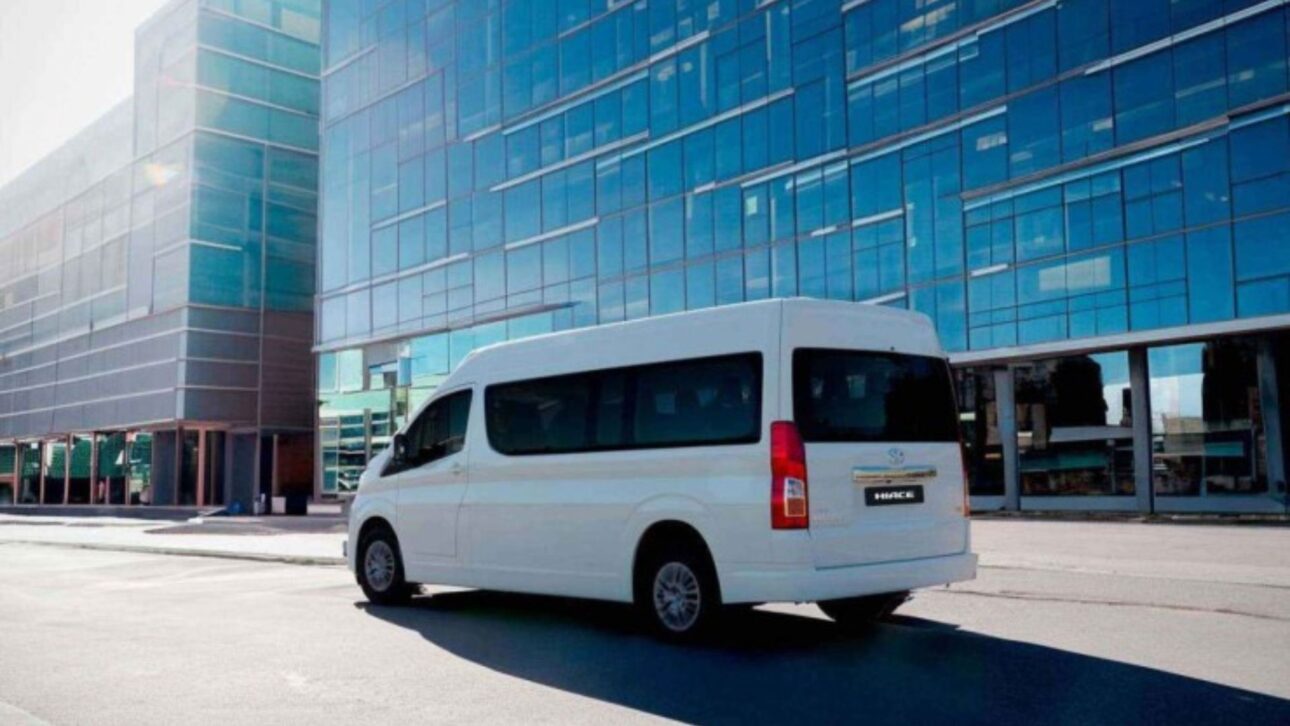 Toyota Hiace Llega A Brasil En 2025 Con Motor De La Hilux Y Hasta 14 Lugares, Ampliando Opciones En El Mercado De Furgonetas Y Transporte De Pasajeros.