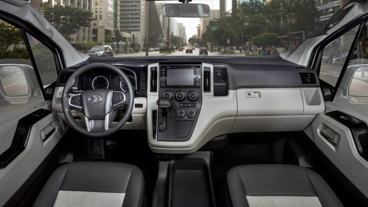 Toyota Hiace Llega A Brasil En 2025 Con Motor De La Hilux Y Hasta 14 Lugares, Ampliando Opciones En El Mercado De Furgonetas Y Transporte De Pasajeros.