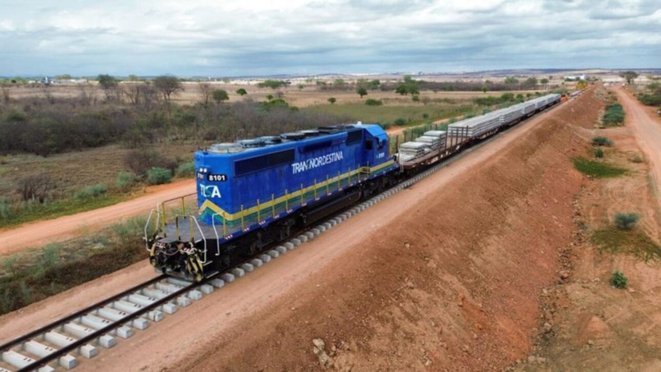 Ferrovia Transnordestina antecipa entrega, conecta o agronegócio ao Porto do Pecém e promete revolucionar a logística no Brasil. Saiba mais.