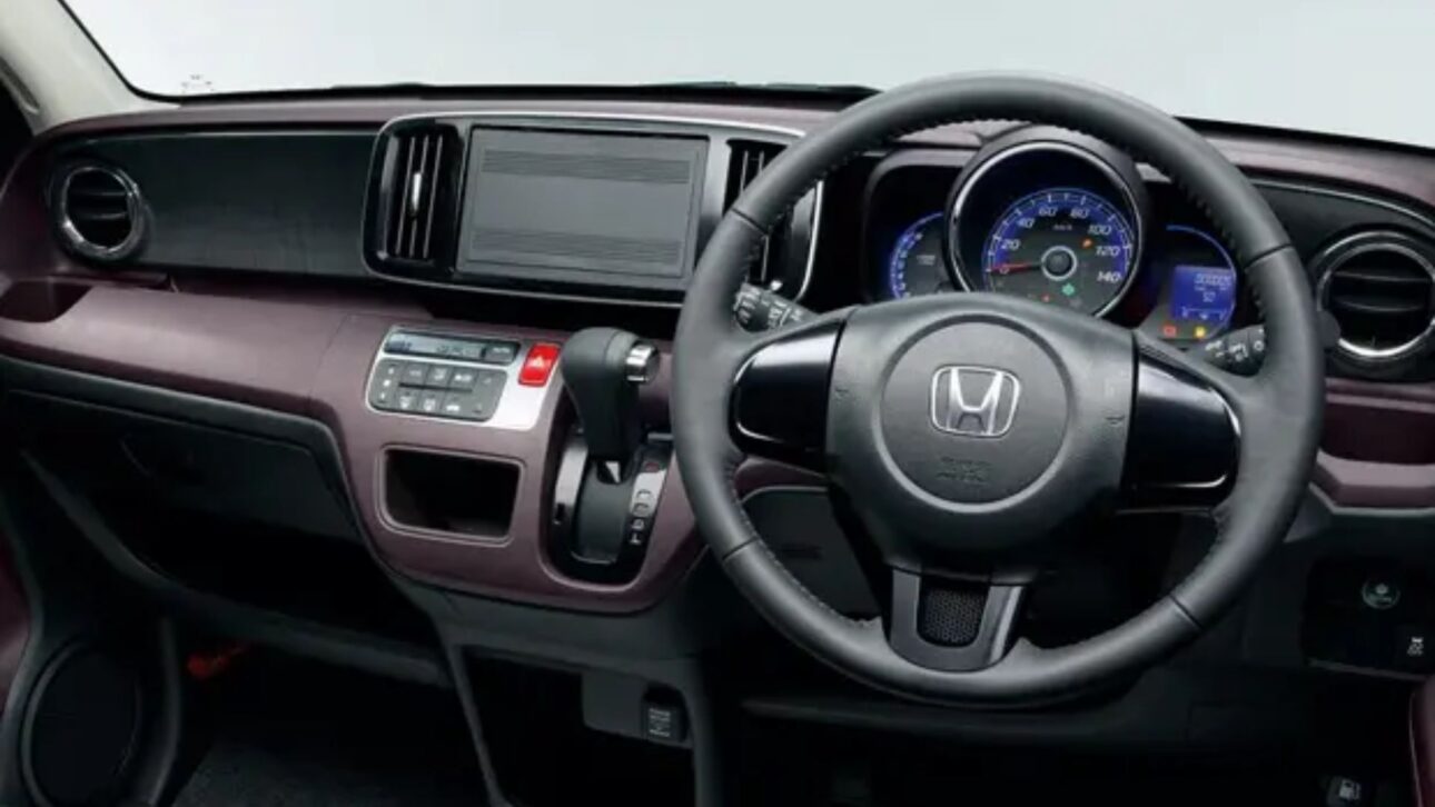 Honda revela mini coche eléctrico N-One e: con hasta 180 km de autonomía y diseño deportivo para disputar mercado con Nissan, Toyota y BYD.