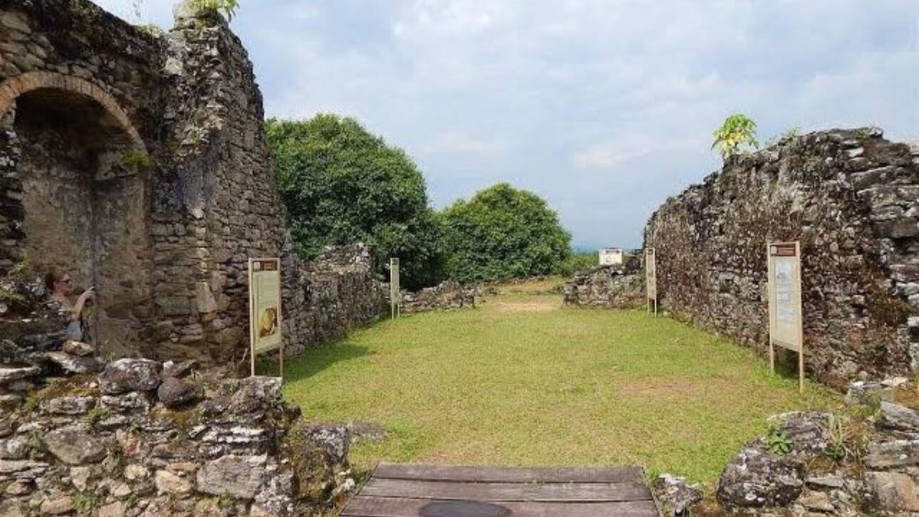 Descubre las Ruinas del Abarebebê en Perúibe, uno de los sitios arqueológicos más antiguos de Brasil, abierto para visita en julio de 2025.