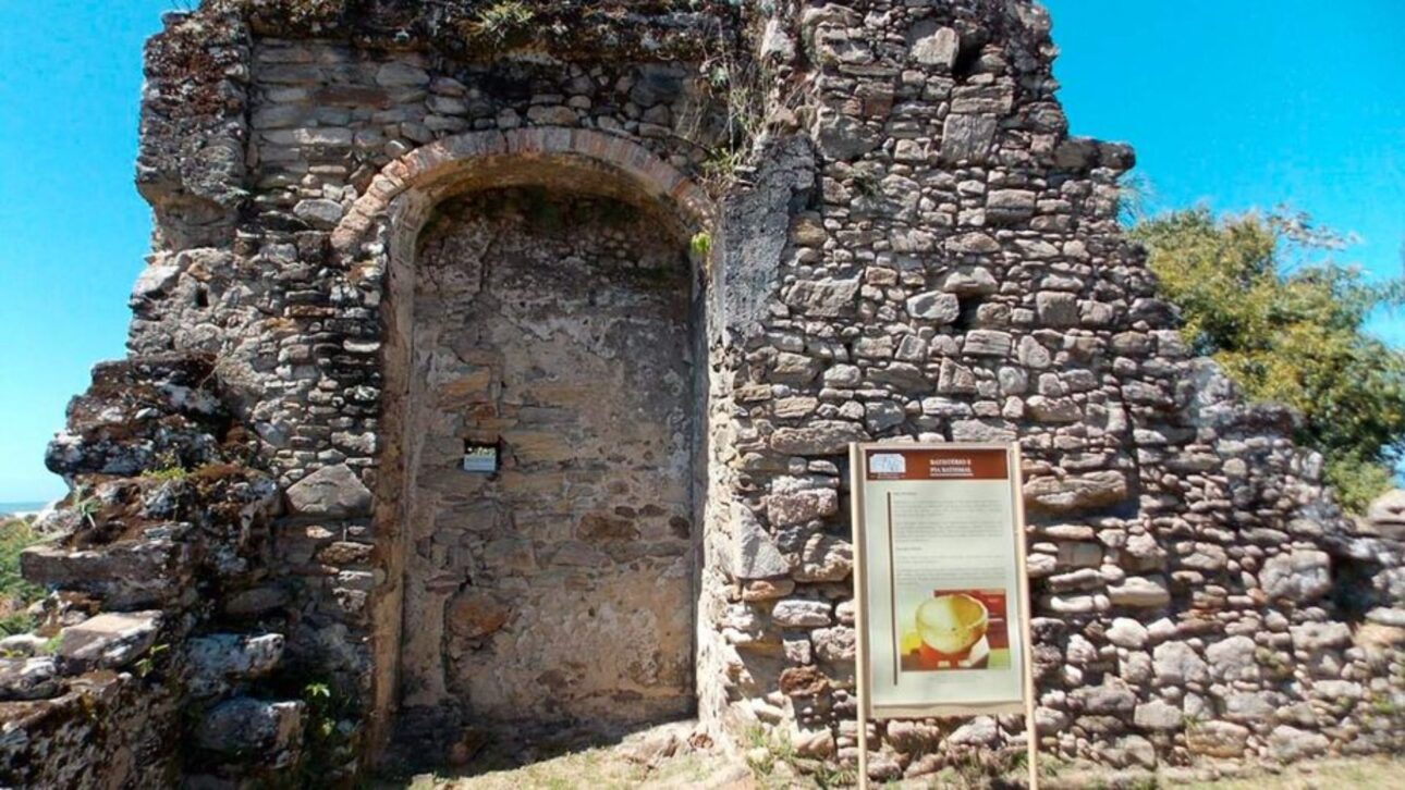 Descubre las Ruinas del Abarebebê en Perúibe, uno de los sitios arqueológicos más antiguos de Brasil, abierto para visita en julio de 2025.