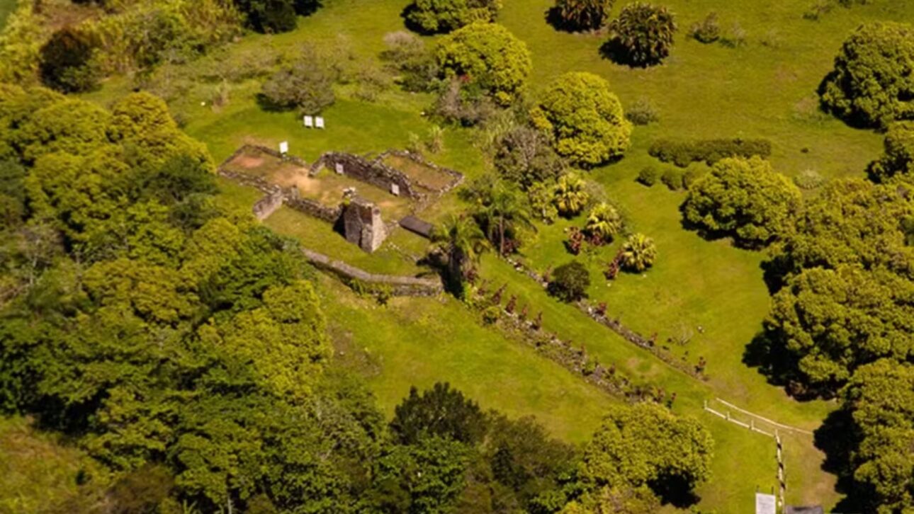 Descubre las Ruinas del Abarebebê en Perúibe, uno de los sitios arqueológicos más antiguos de Brasil, abierto para visita en julio de 2025.
