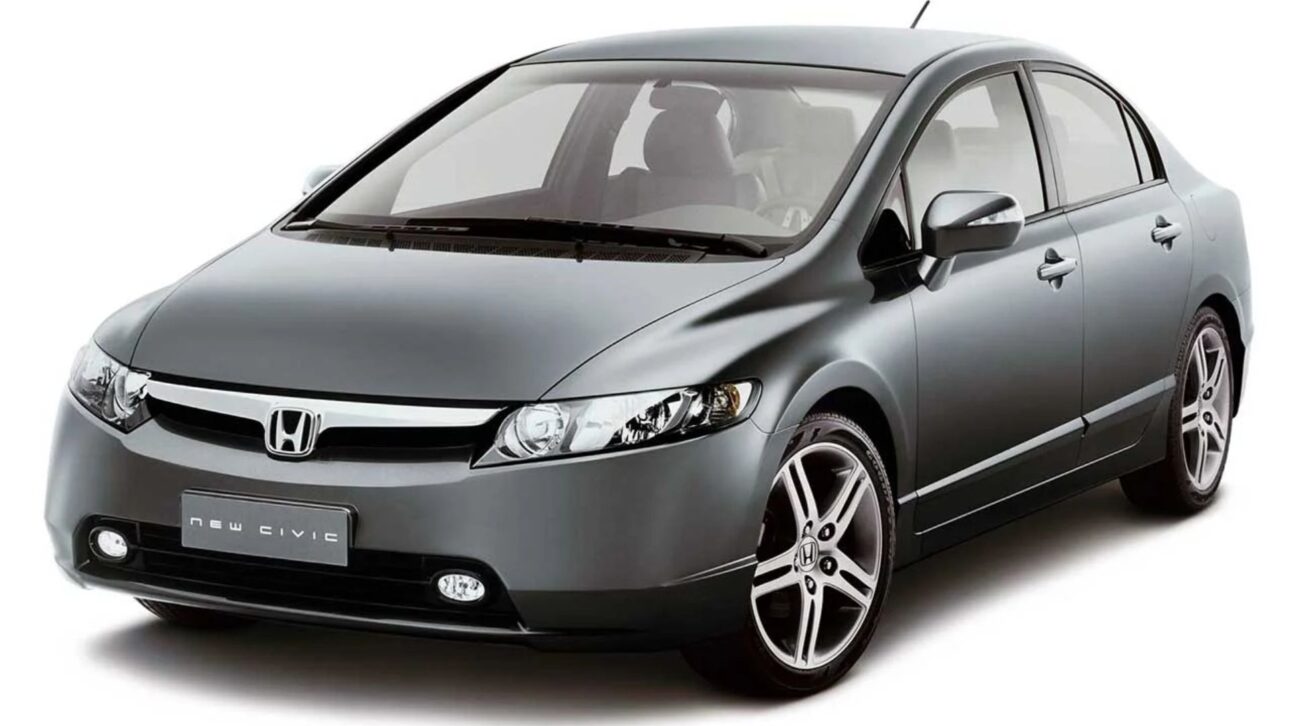 Honda Civic 8ª geração – Sedã valorizado pela alta durabilidade e histórico de baixa incidência de problemas mecânicos. (Imagem: divulgação)