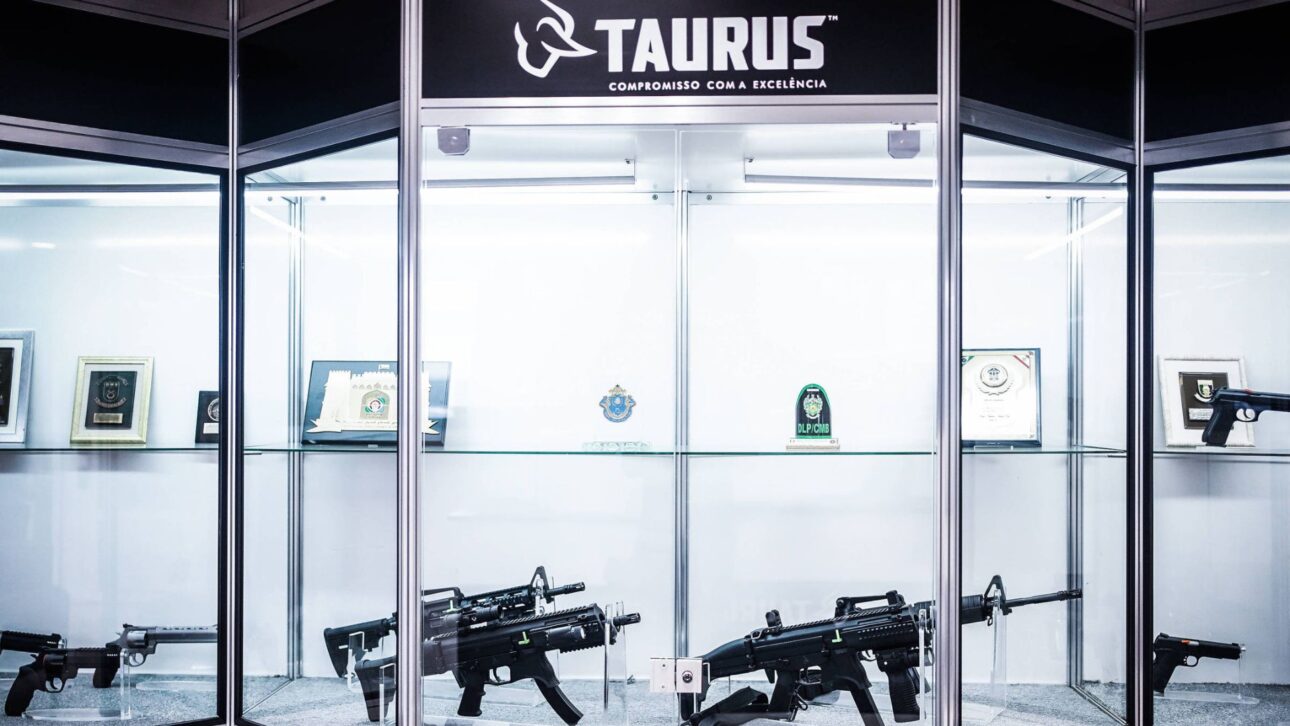 Sobretasa del 50% de EE.UU. puede llevar a Taurus a migrar a los Estados Unidos y afectar 15 mil empleos en Brasil. Entenda el impacto.