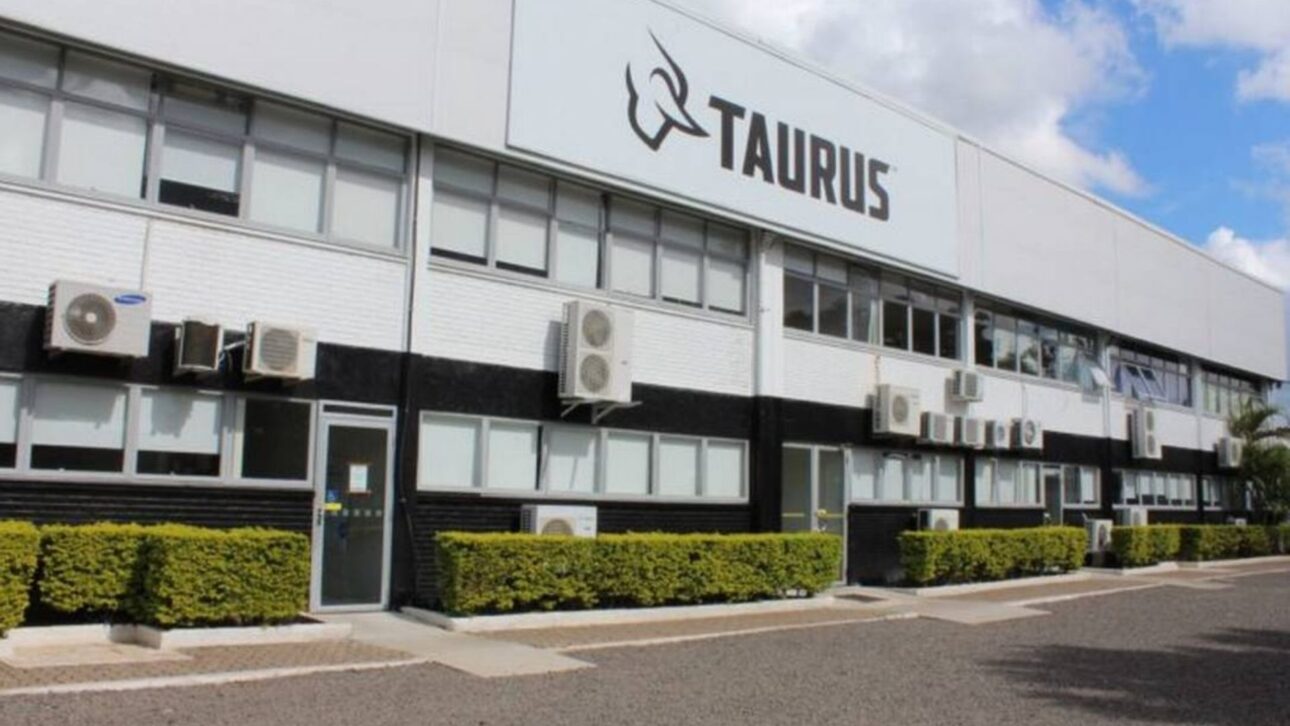 Sobretasa del 50% de EE.UU. puede llevar a Taurus a migrar a los Estados Unidos y afectar 15 mil empleos en Brasil. Entienda el impacto.