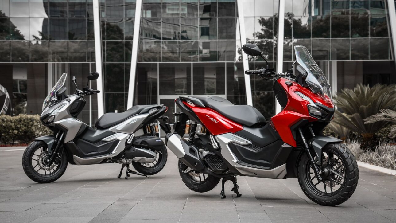 Conozca la Honda ADV 160: scooter con motor 160 cc, autonomía de hasta 40 km/l, frenos ABS, panel digital y 3 años de garantía.