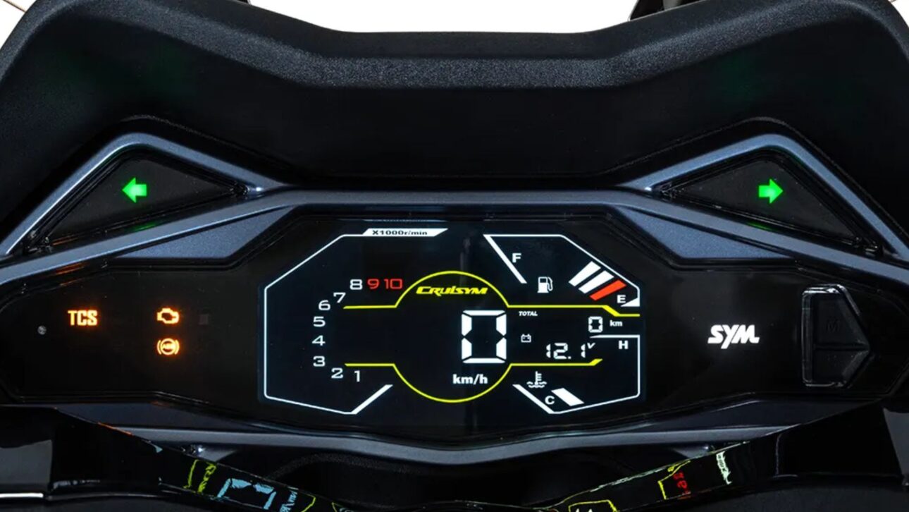 Conozca la Dafra Cruisym 300 2025: scooter con motor de 26 cv, autonomía de 324 km, frenos ABS, matriculación total y envío gratis.