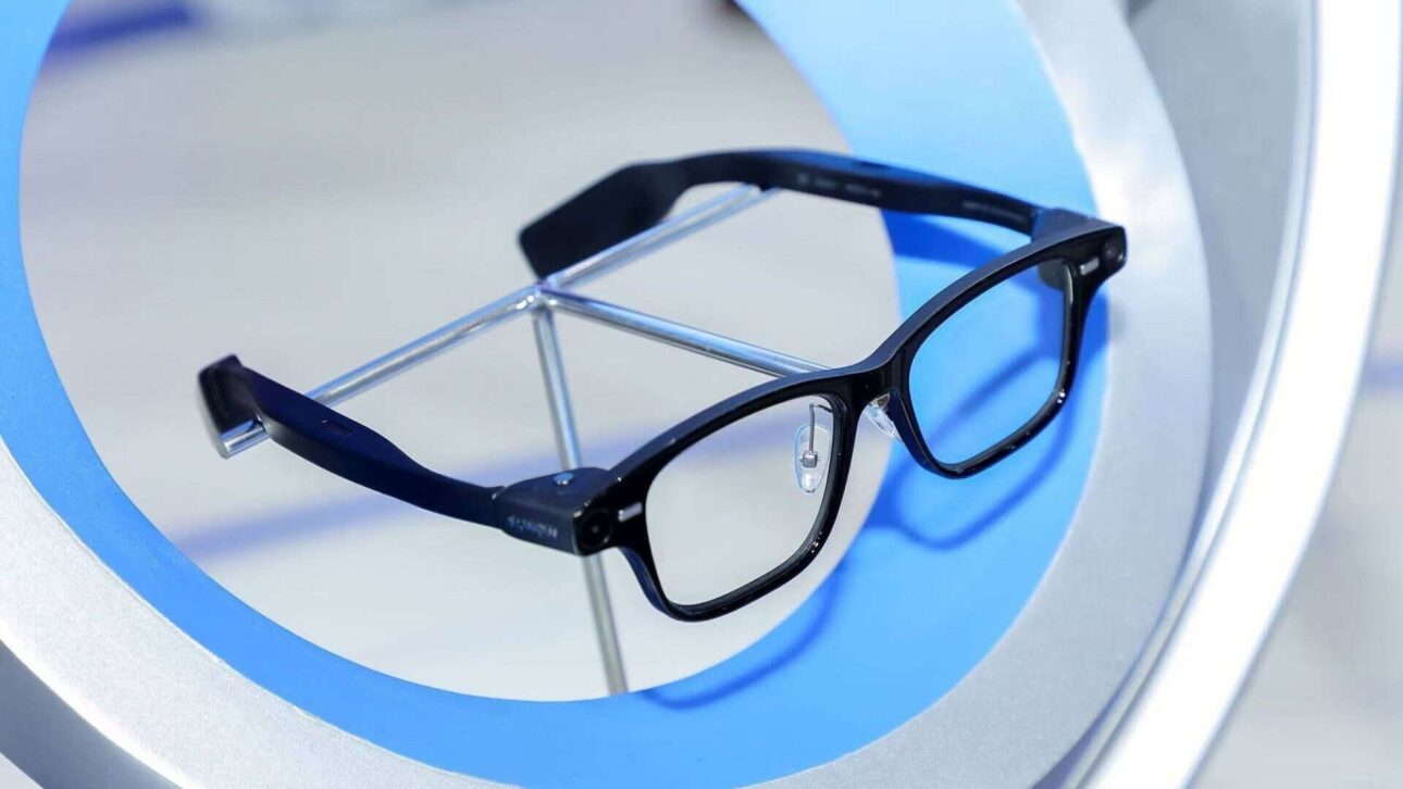 Gafas de Alibaba traducen idiomas en vivo, permiten pagos digitales y desafían a Meta y Xiaomi en tecnología vestible. (Imagen: Alibaba / Divulgación)