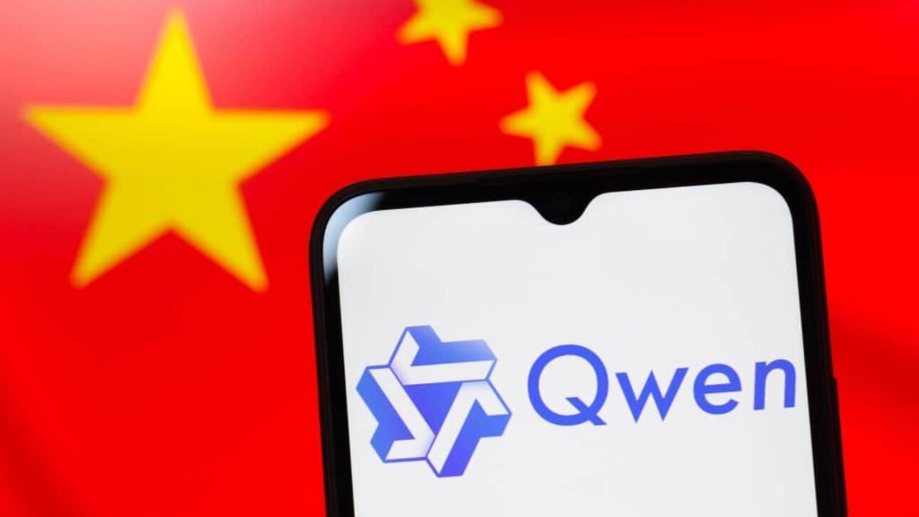 Gafas inteligentes de Alibaba tendrán recursos avanzados del Qwen, modelo de lenguaje de la empresa (Imagen: jackpress / Shutterstock.com)