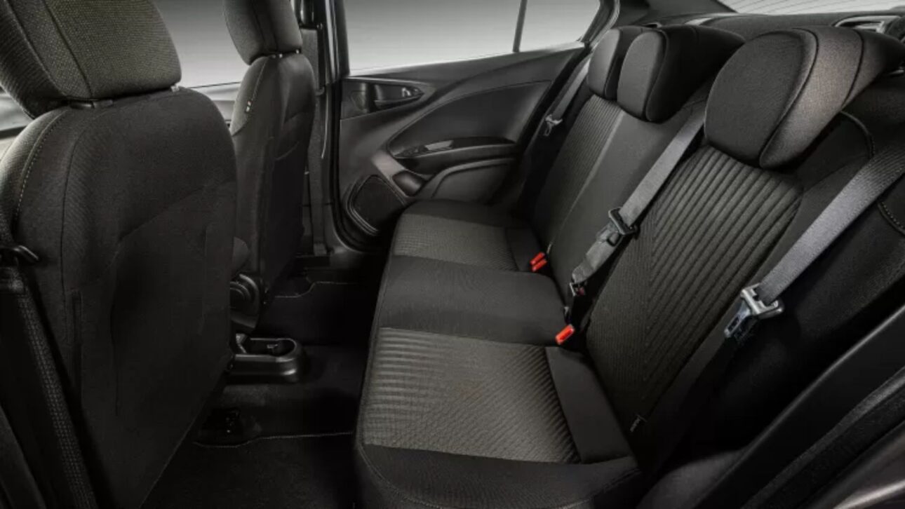 Conozca El Fiat Cronos 2026, Sedán Compacto Con Motor 1.3 Flex, Cambio CVT, Maletero De 525 L Y Consumo De Hasta 14 Km/l.