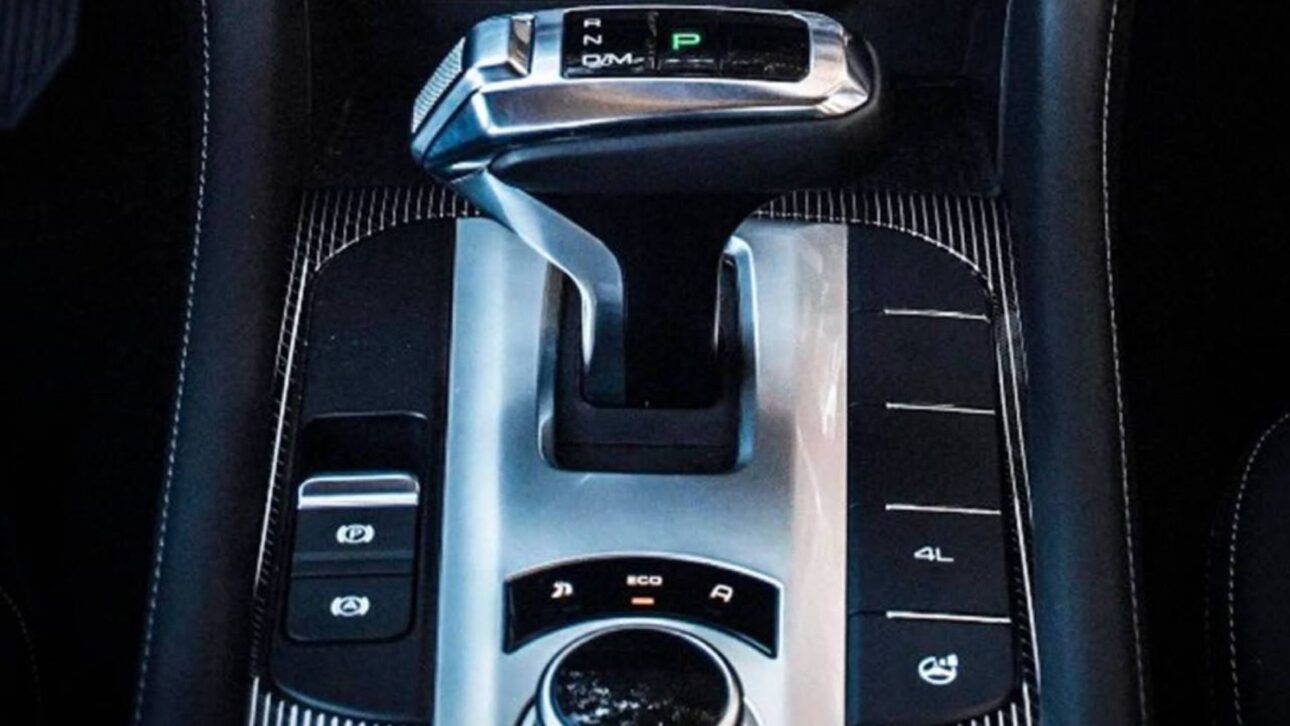 GWM Poer P30 debuta en Brasil con motor 2.4 turbodiésel, cambio de 9 marchas y diferenciales frente a Hilux e Ranger.