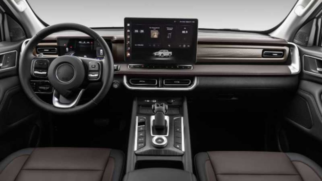 GWM Poer P30 debuta en Brasil con motor 2.4 turbodiésel, cambio de 9 marchas y diferenciales frente a Hilux y Ranger.