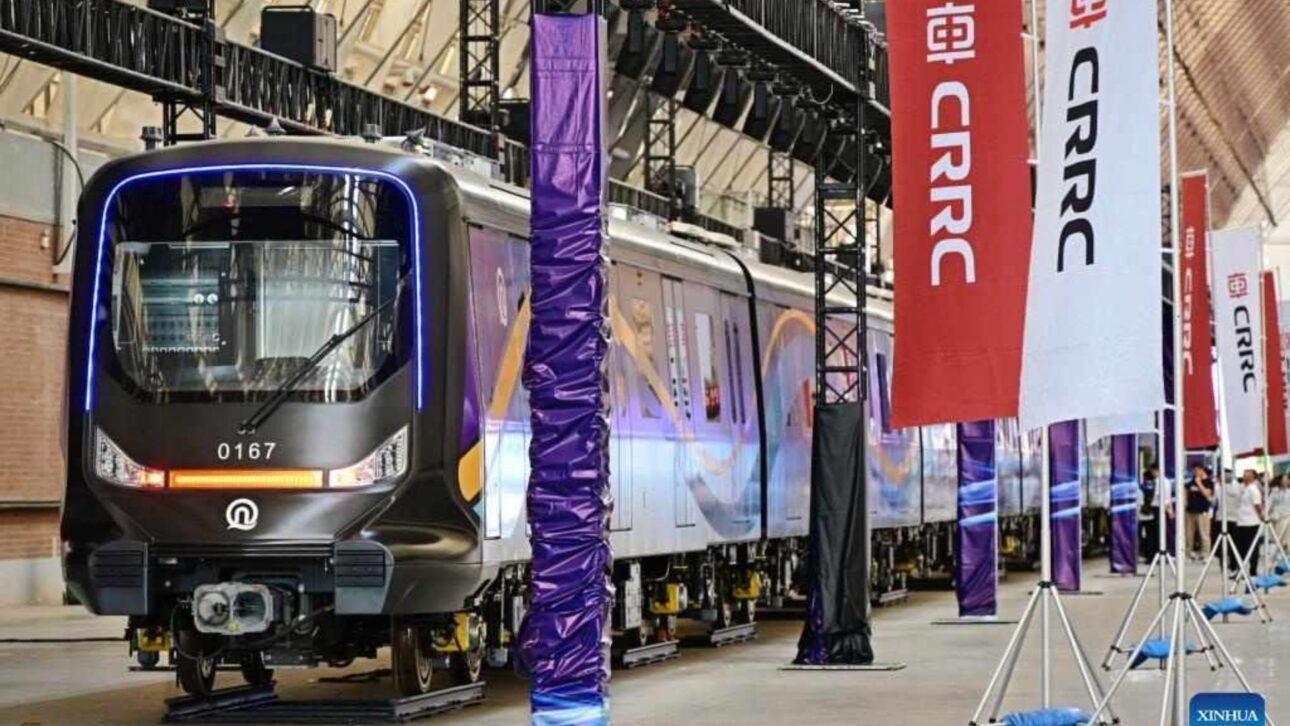 CRRC invierte R$ 50 millones en Araraquara para producir trenes destinados al Metro y Tren Interciudades, impulsionando la industria ferroviaria paulista.