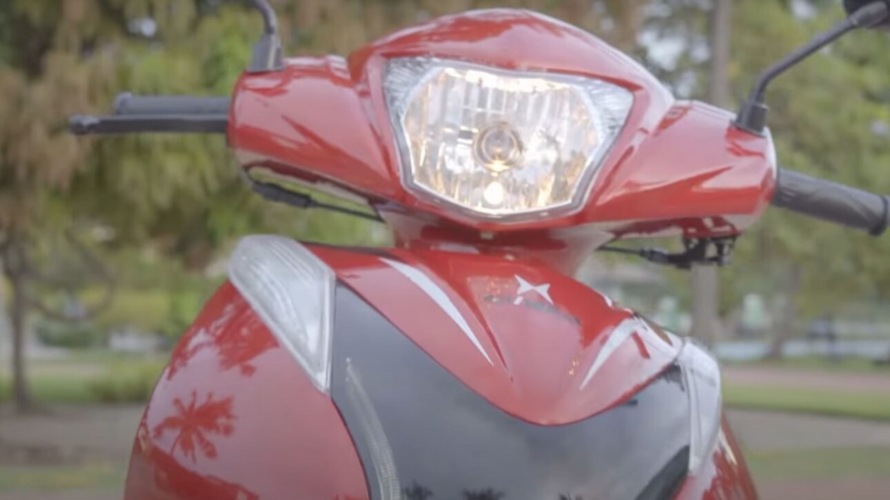 Motocicleta económica Shineray Jet 125SS alía bajo consumo, tecnología y precio accesible, tornándose destaque entre las motos urbanas en 2025.