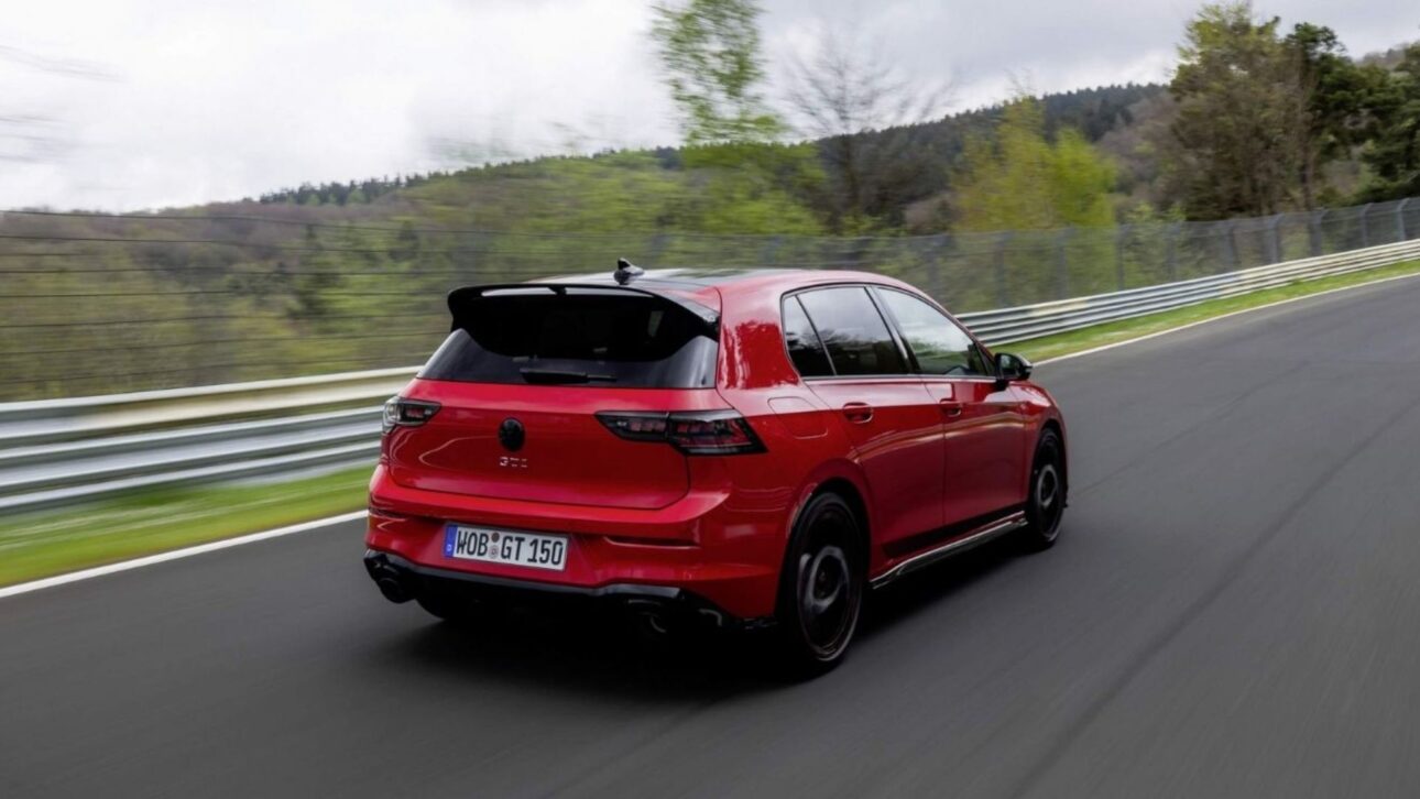 Volkswagen lanza el Golf GTI más potente de la historia, con 325 cv, edición limitada, tecnologías exclusivas e integración inédita de ChatGPT.
