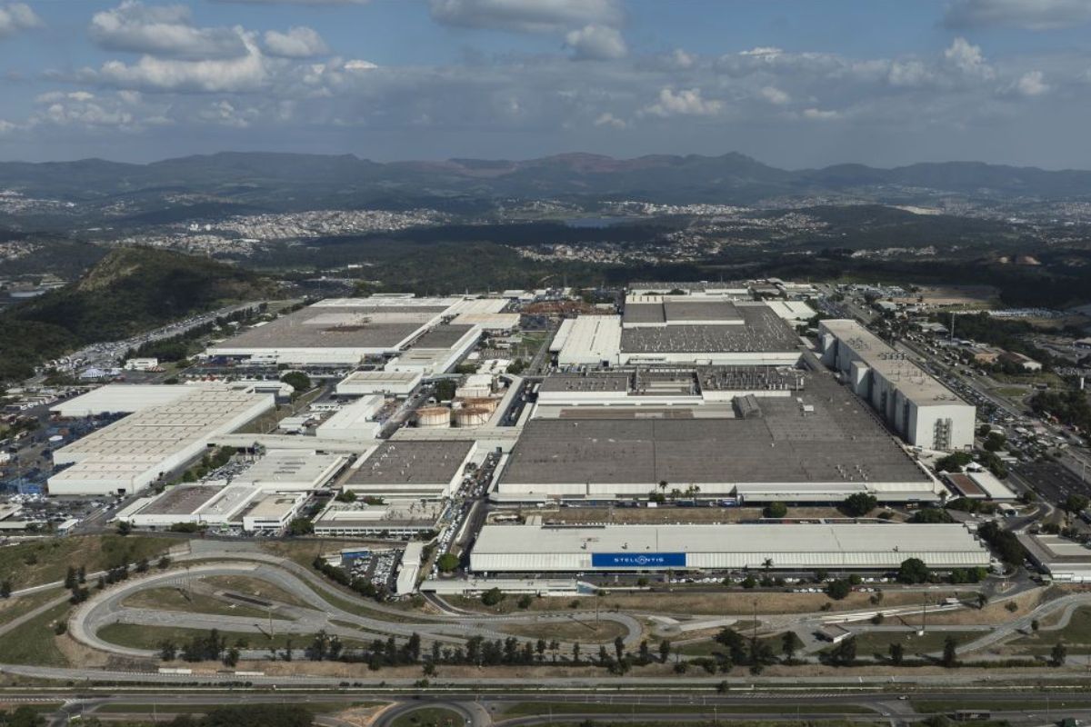 A Disputa pela Coroa: Qual é a Verdadeira Maior Montadora de Automóveis do Brasil em 2025?