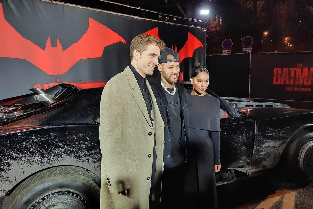 Réplica de Batmóvel avaliada em R$ 8,3 milhões é entregue a Neymar após três anos de espera