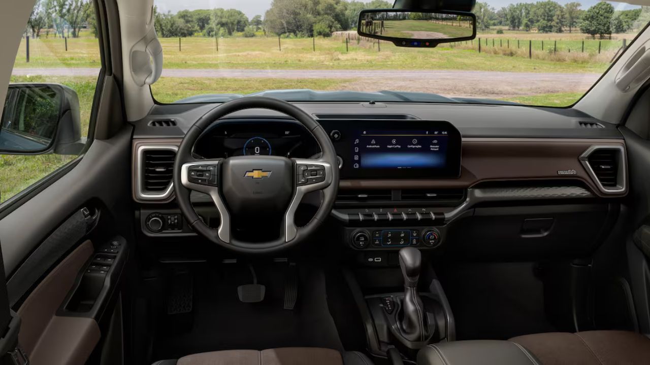 Con panel digital, pantalla de 11 pulgadas y más conectividad, cabina de la nueva S10 da un salto de generación y se aproxima del confort de un SUV.