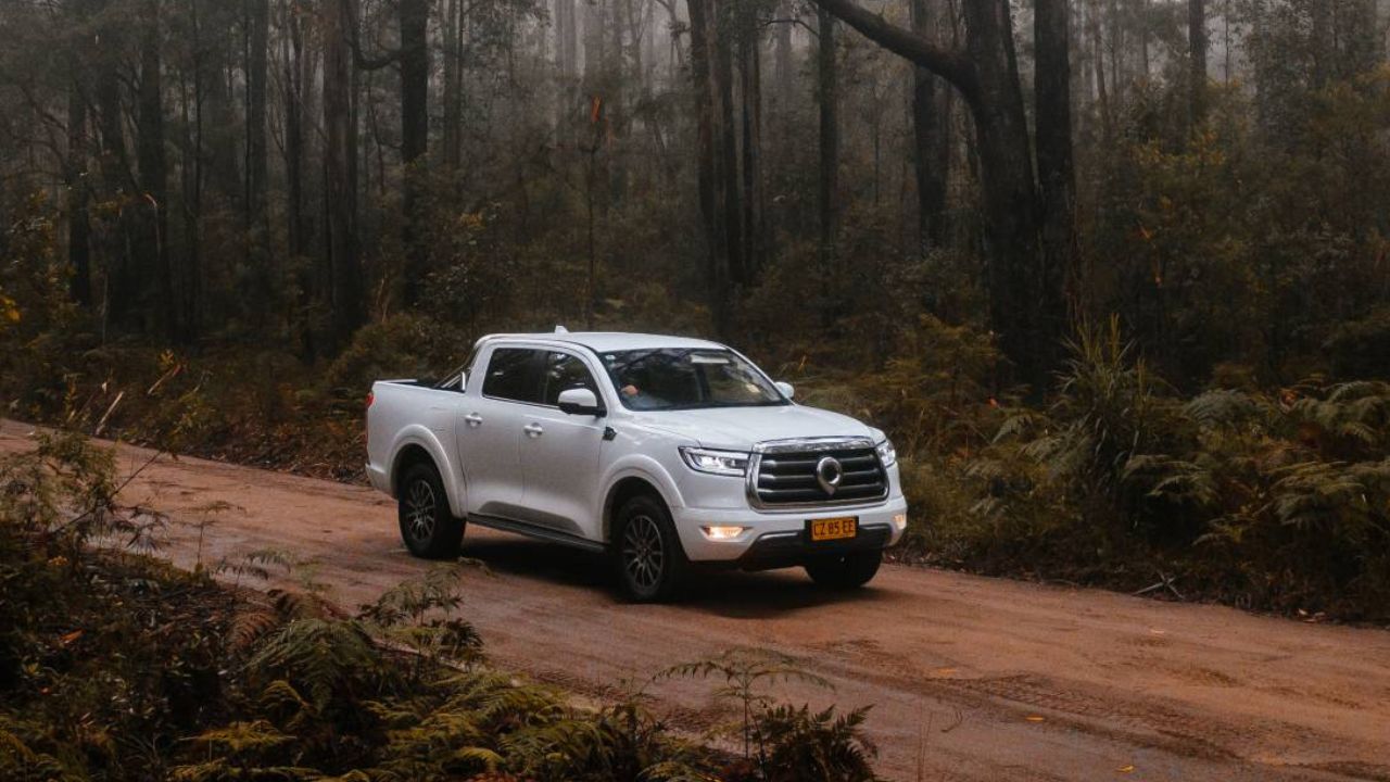 Producida en Brasil, la GWM Poer une la fuerza de un motor híbrido de 408 cv a la estrategia de un precio competitivo para revolucionar el segmento de pickups. Imagen: GWM