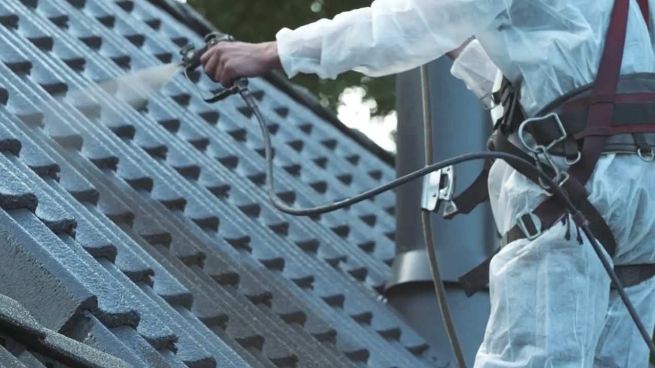 La tinta solar, una película flexible (OPV) que genera energía en cualquier superficie, exige precaución por tener eficiencia y durabilidad reconocidamente inferiores a los paneles solares tradicionales.