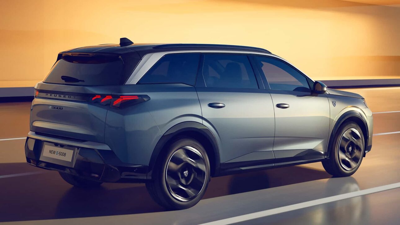 Nuevo SUV de 7 lugares de Stellantis llega al mercado automotriz con dos motores, 325 caballos y cuatro modos de conducción