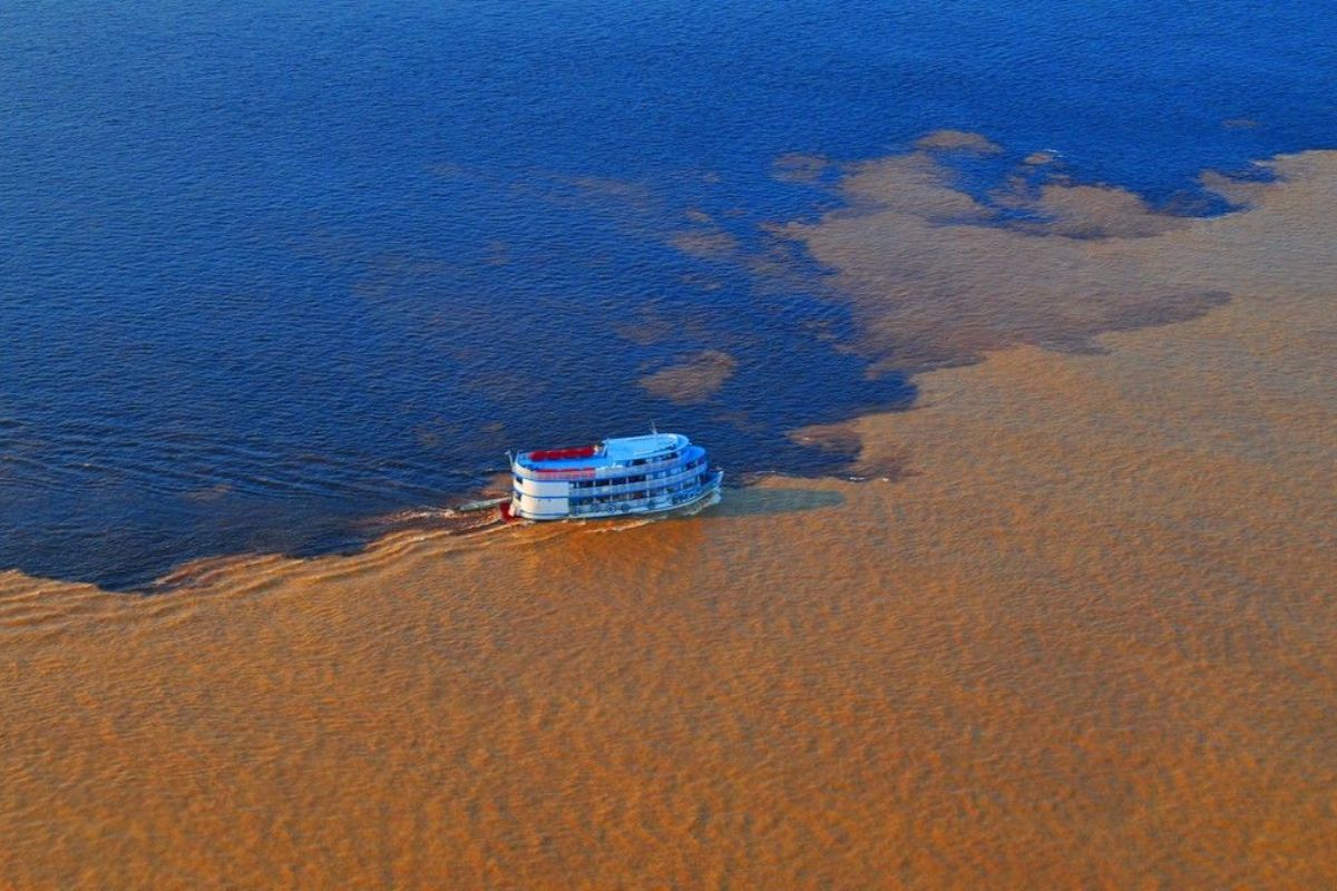 Encontro das Águas: o incrível fenômeno em Manaus onde dois rios correm lado a lado sem se misturar