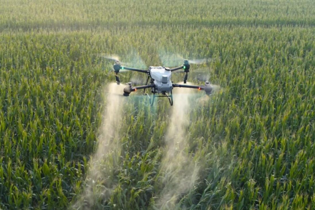 El drone de 6 rotores que sustituye tractores, mapea cultivos en 3D y aplica defensivos con 90% menos desperdicio