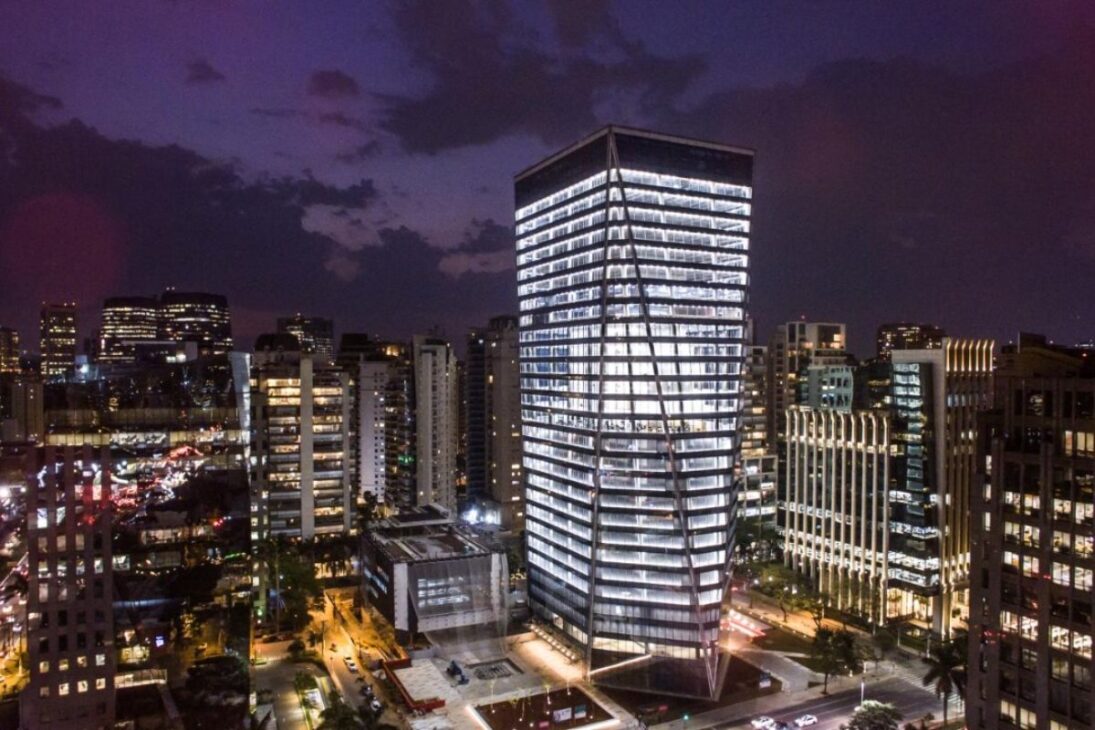 El mayor bloque de concreto de Brasil tiene 5.415 m³, sostiene un rascacielos en Santa Catarina, exigió 775 viajes de camión y toneladas de hielo